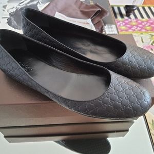 Gucci Logo Leather Flats